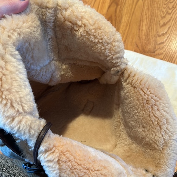 UGG Australia Sheepskin Suede and Shearling Hobo Bag w/pouch - Picture 14 of 15
